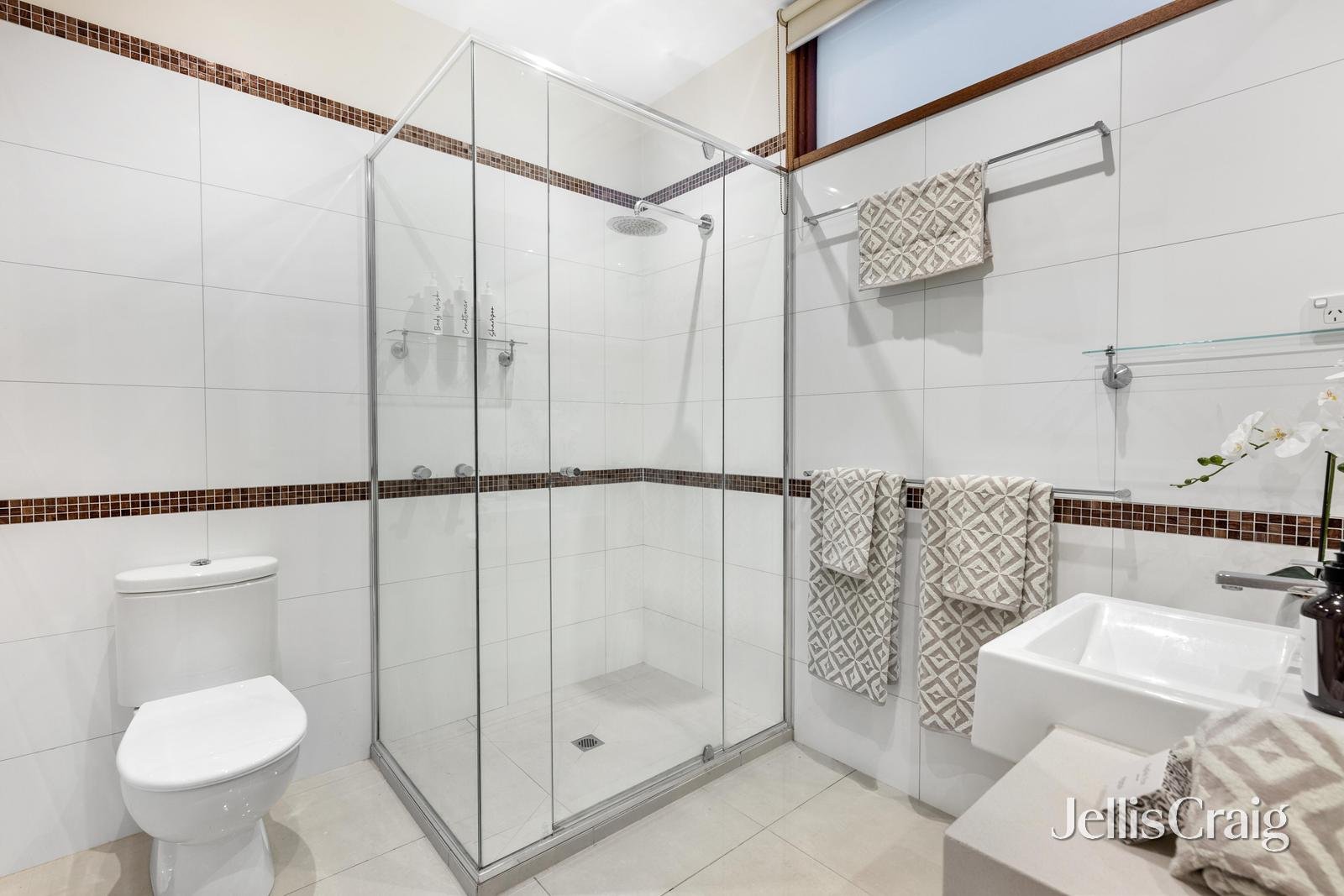 2/8 Clifton Road, Hawthorn East image 10
