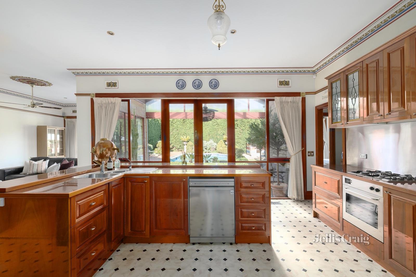 28 Cluden Street, Brighton East image 4