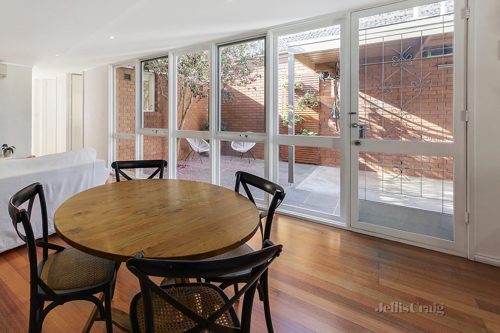 2/8 Cooloongatta Road, Camberwell image 4