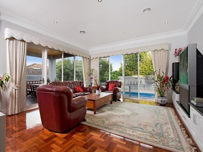 28 Cremorne Street, Balwyn image 5