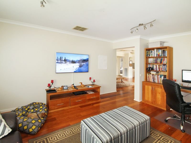 28 Curtain Drive, Leopold image 6