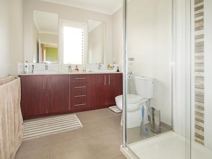 28 Curtain Drive, Leopold image 8