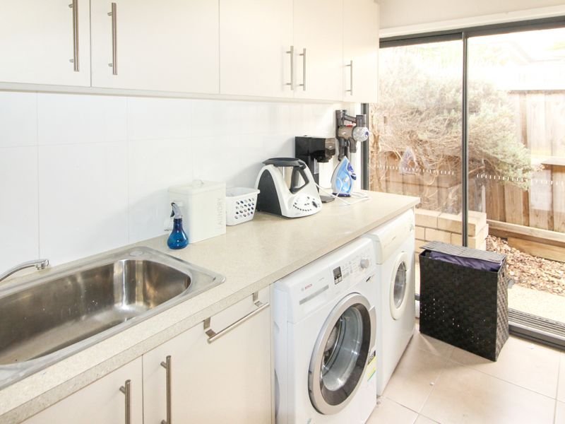 28 Curtain Drive, Leopold image 11