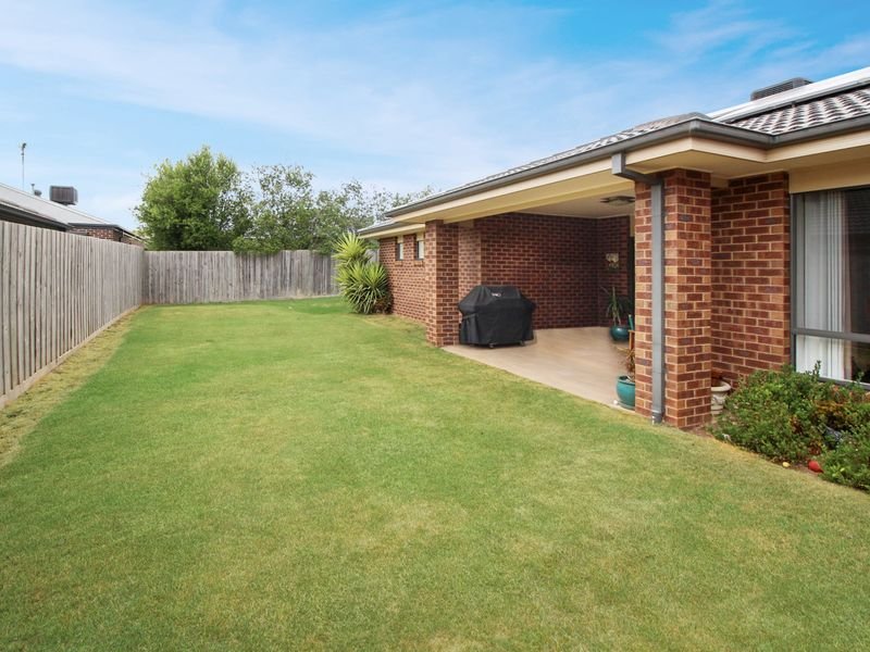 28 Curtain Drive, Leopold image 12