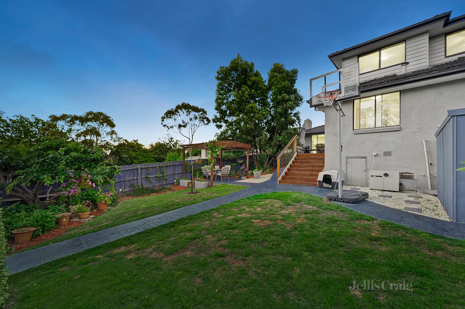 28 Darvall Street, Donvale image 7