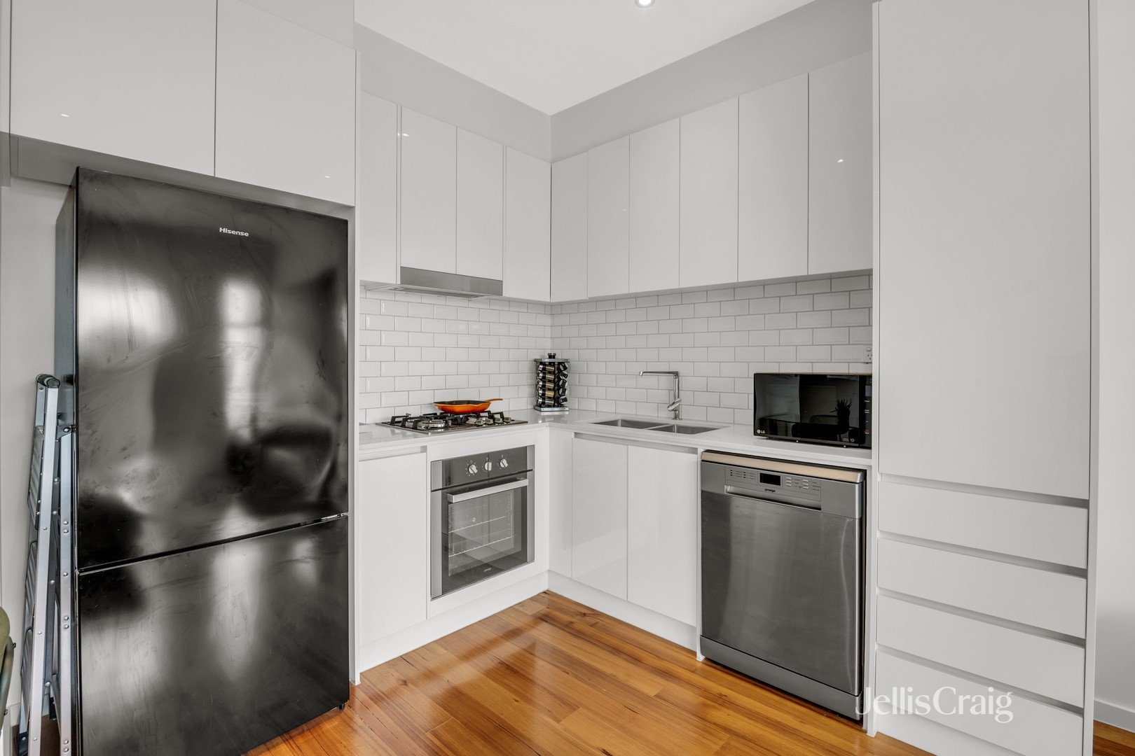 2/8 De Carle Street, Brunswick image 4