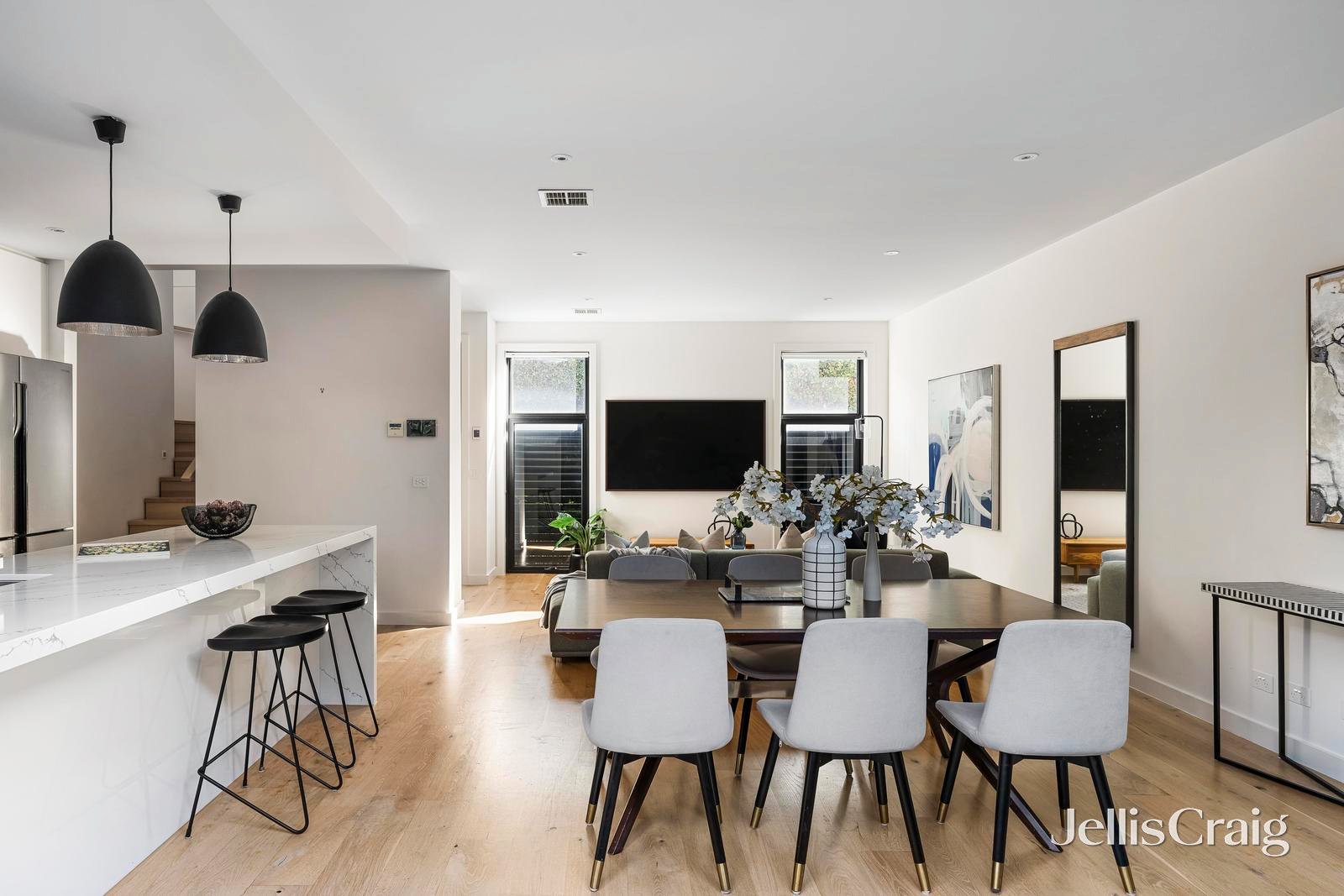 2/8 Deborah Avenue, Bentleigh East image 2