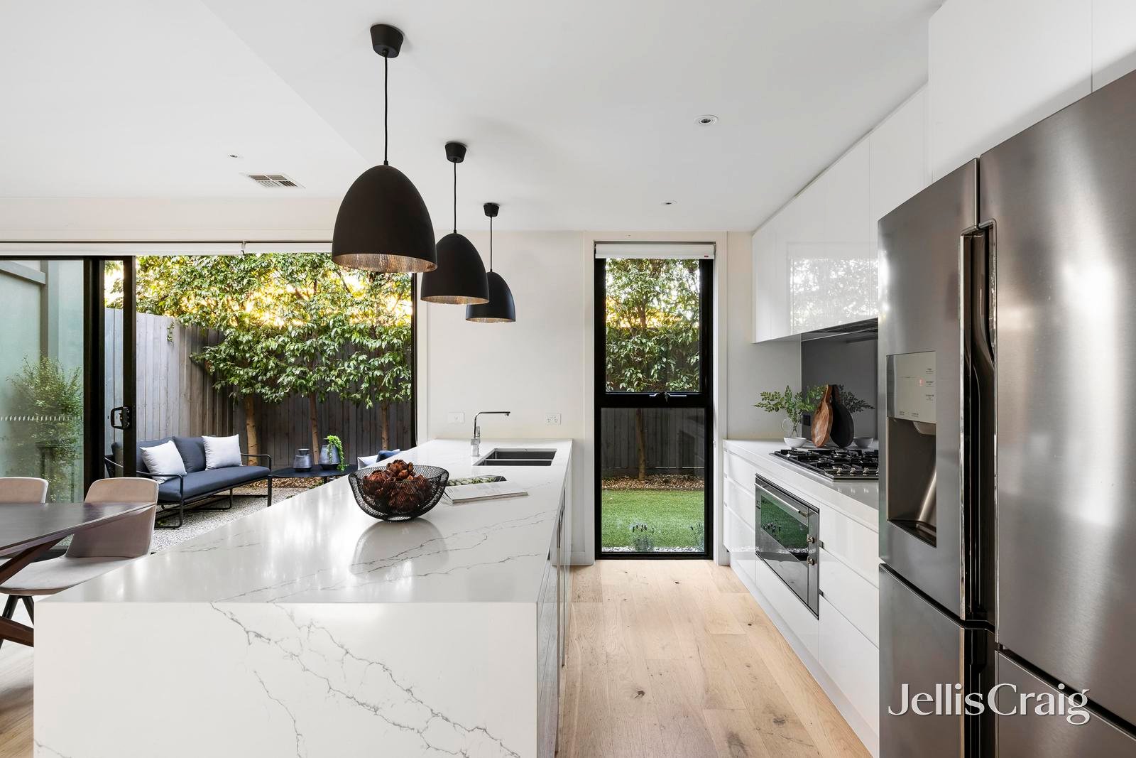 2/8 Deborah Avenue, Bentleigh East image 3