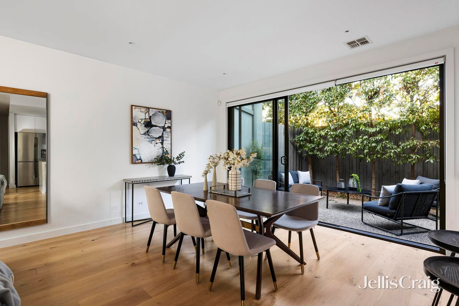 2/8 Deborah Avenue, Bentleigh East image 4