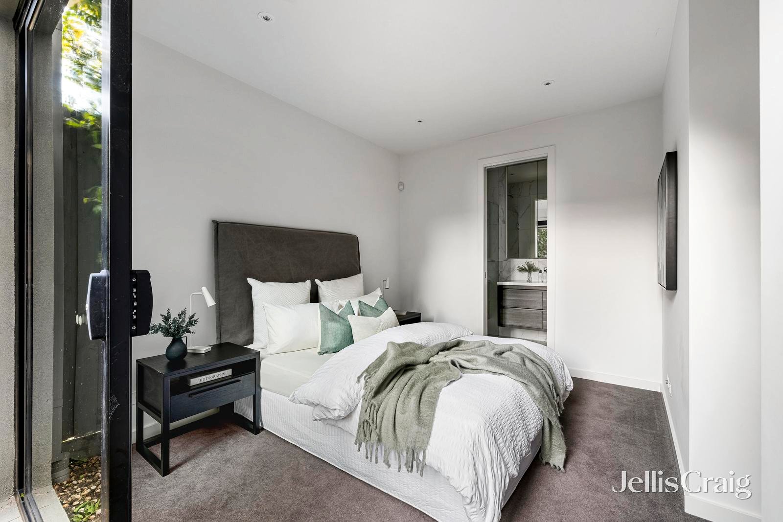 2/8 Deborah Avenue, Bentleigh East image 7