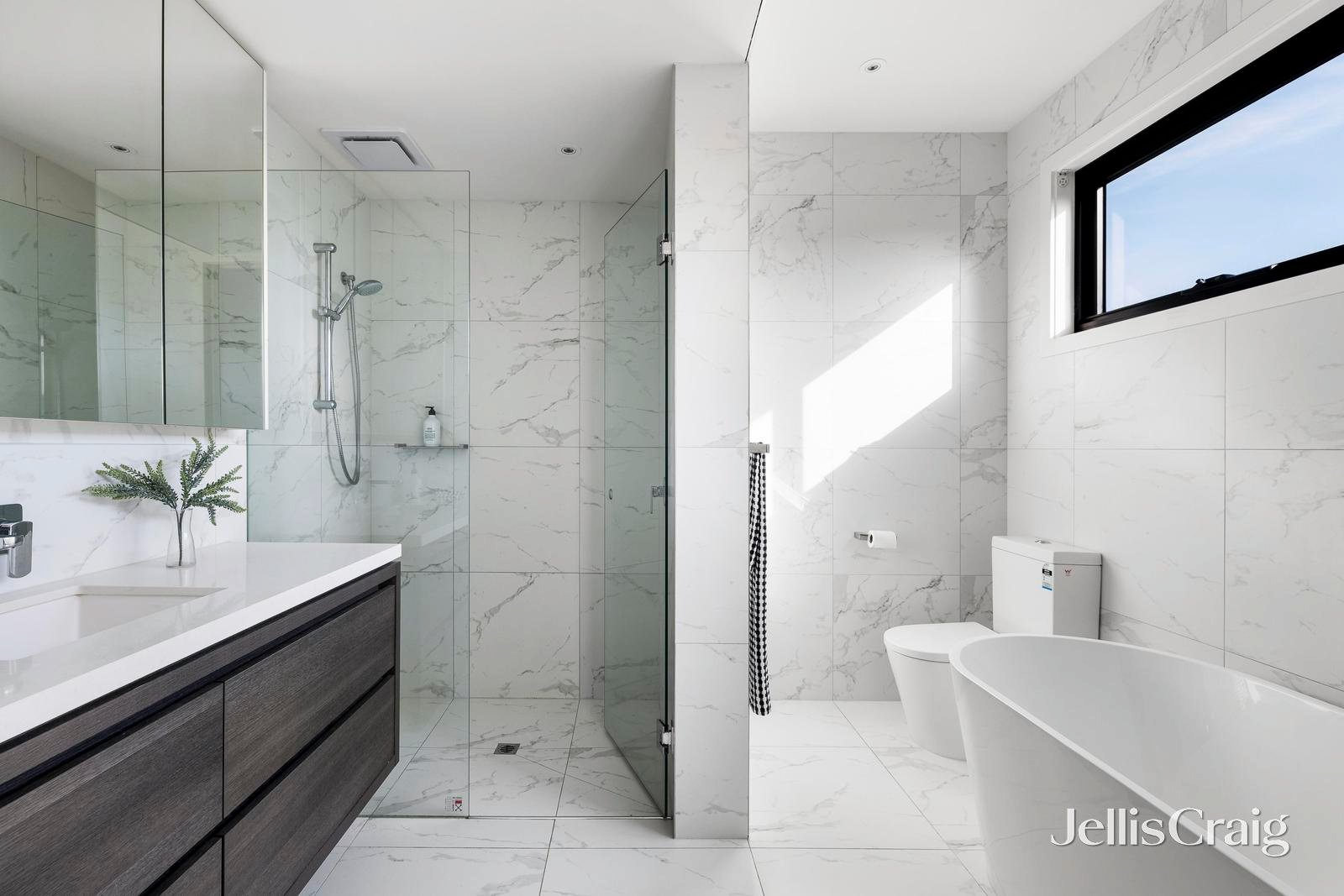 2/8 Deborah Avenue, Bentleigh East image 8