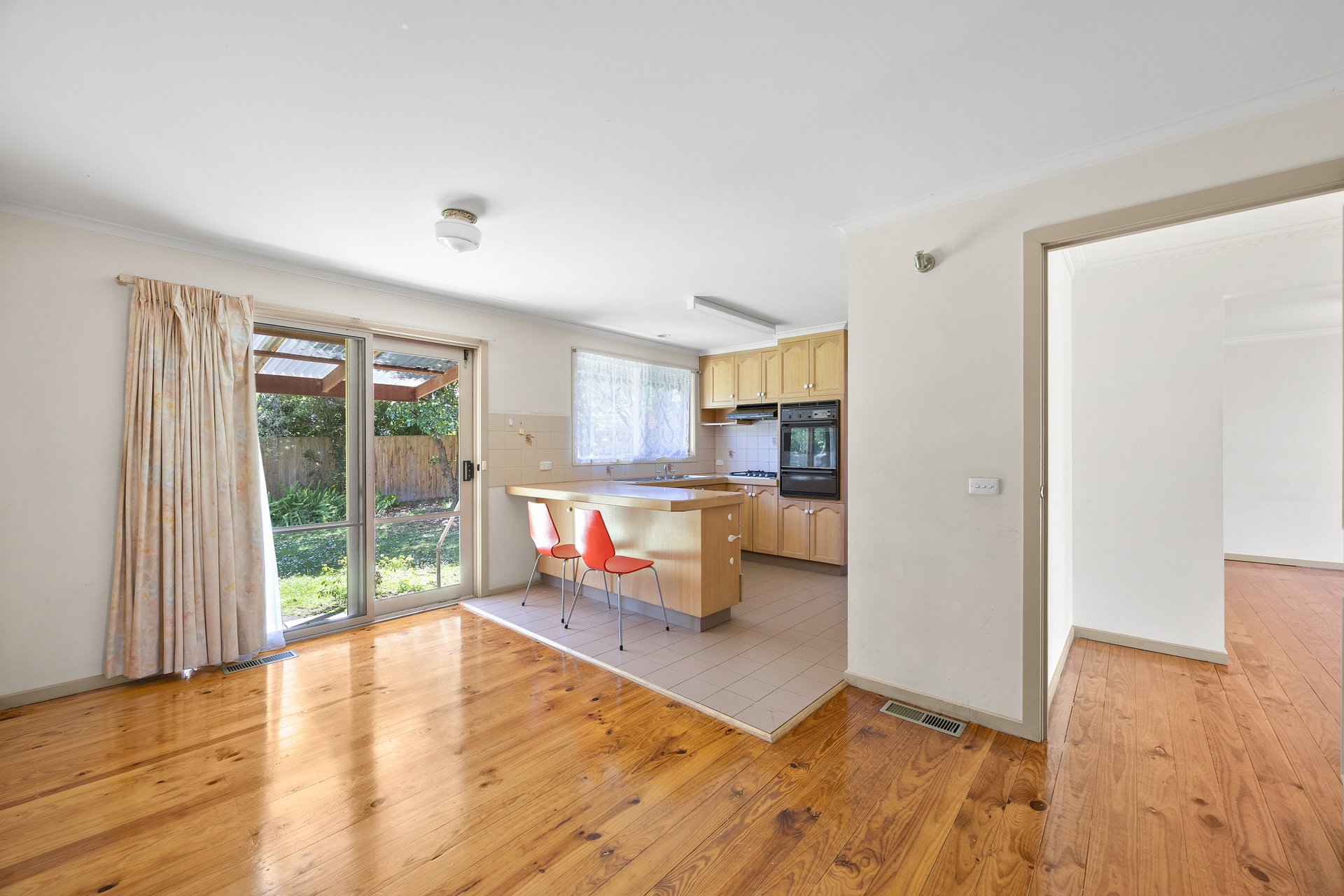 2/8 Dewrang Crescent, Blackburn image 7