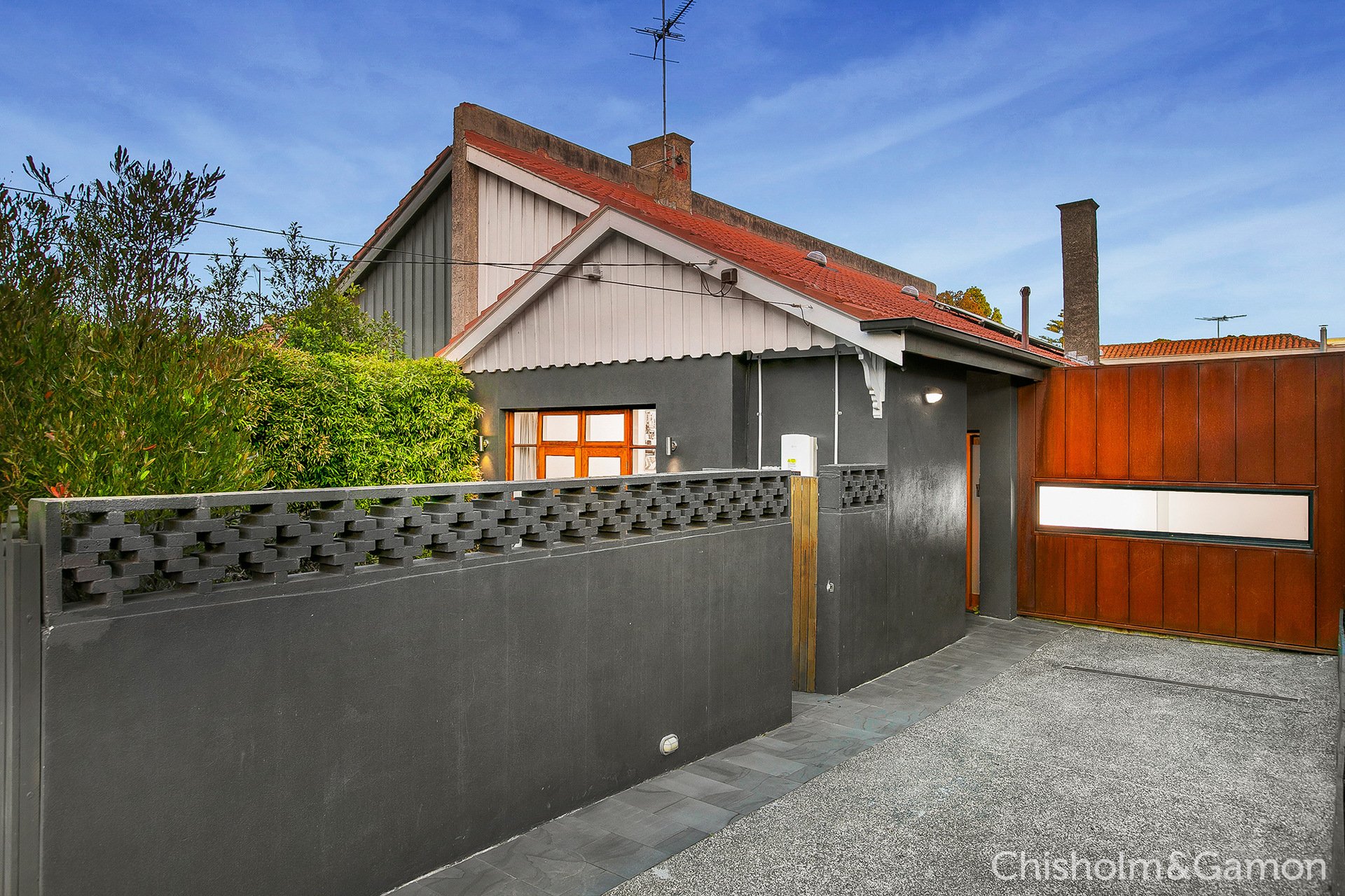 28 Dickens Street, Elwood image 2