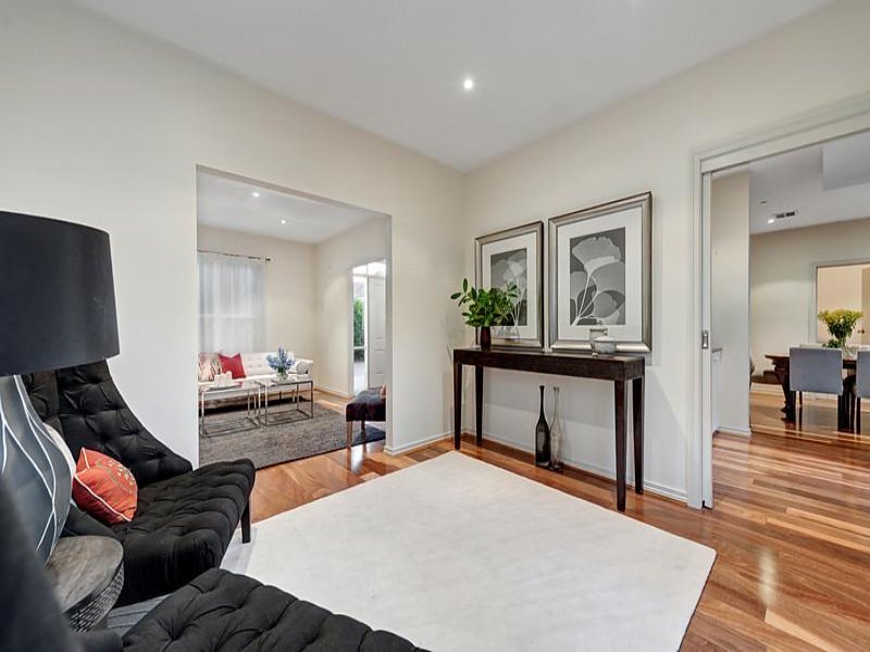 2/8 Dickens Street, Glen Iris image 3