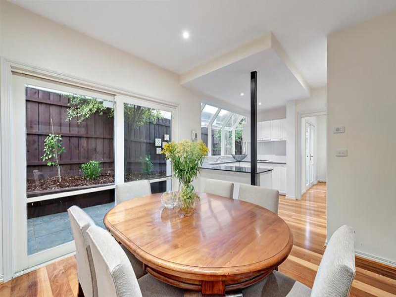 2/8 Dickens Street, Glen Iris image 4