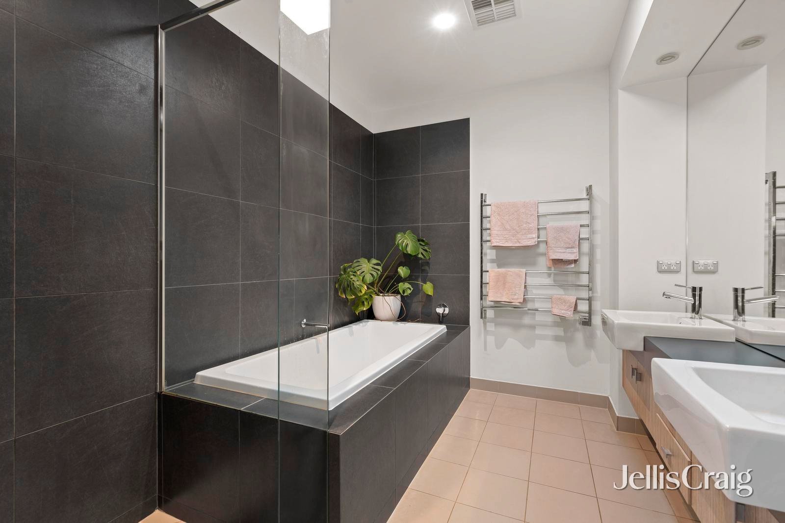 28 Drummer Hill Lane, Mooroolbark image 12