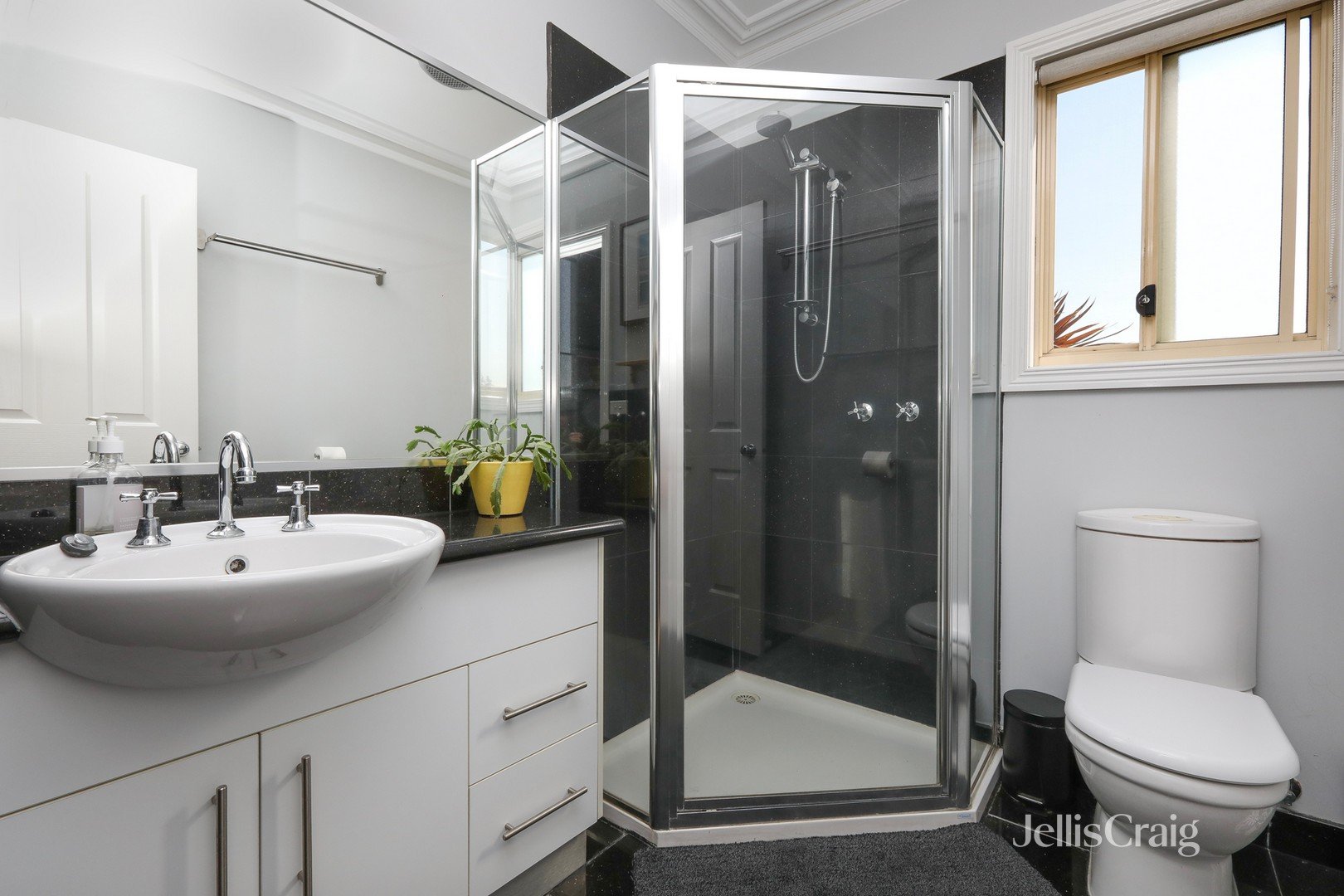 2/8 Edgar Street, Kingsville image 10