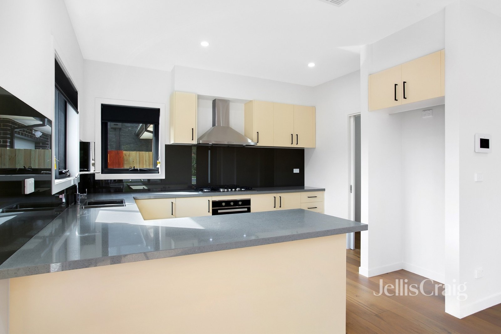 28 Edward Street, Macleod image 2