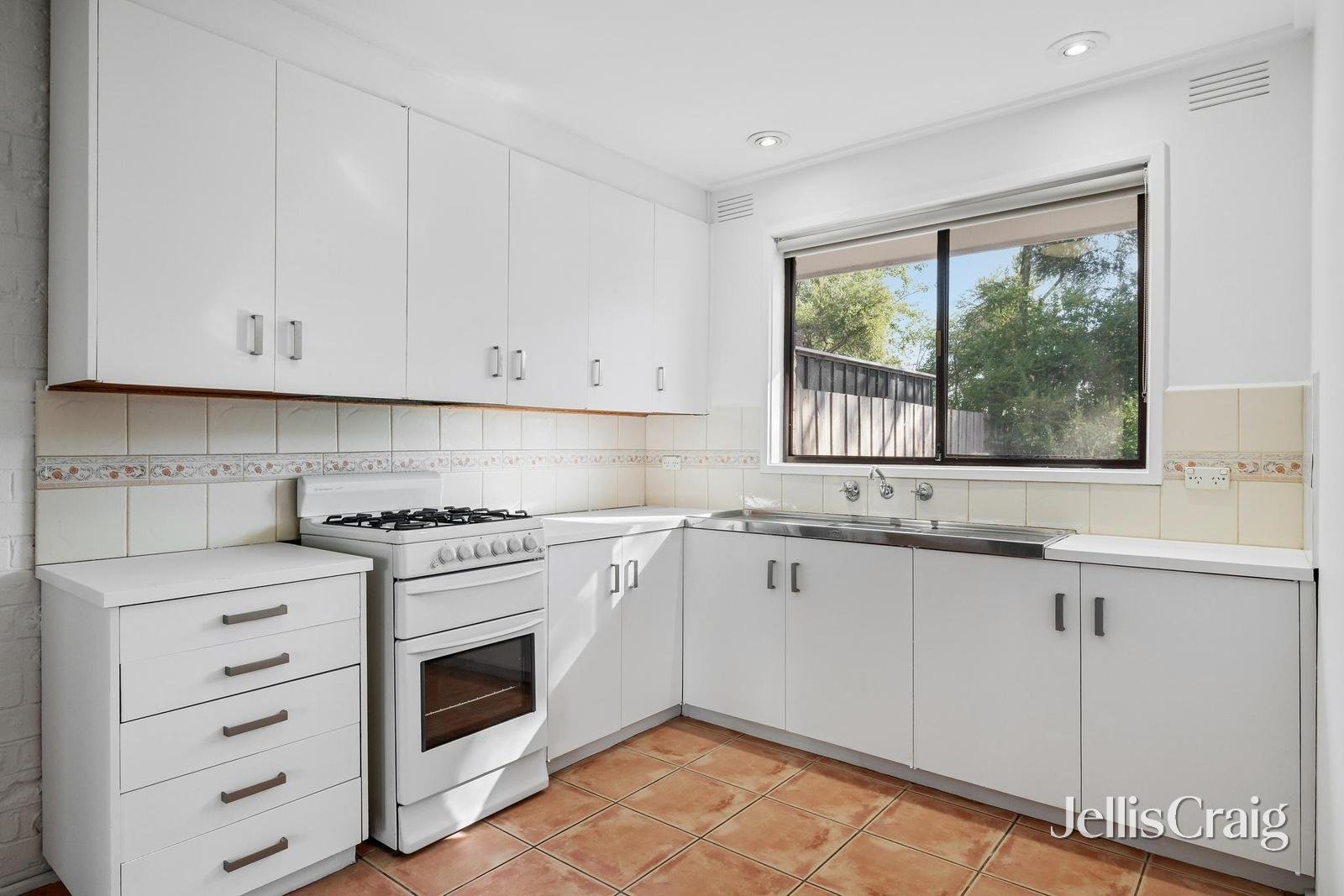 2/8 Ellesmere Avenue, Croydon image 3