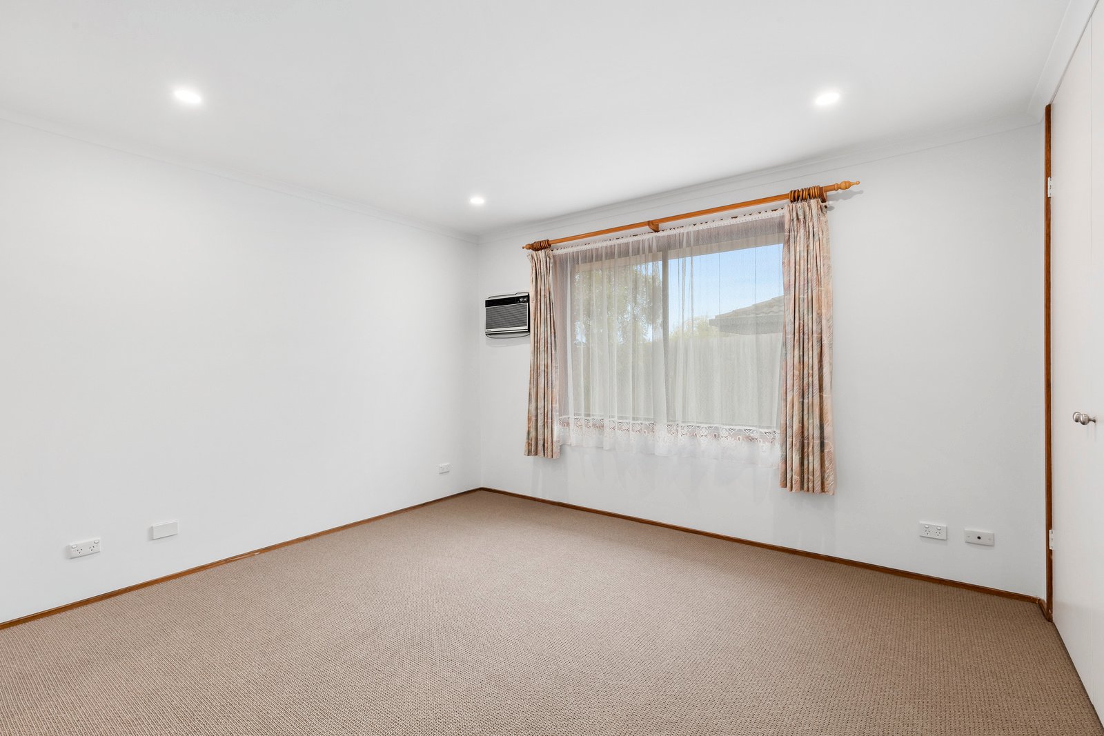 Property Gallery Thumbnail 7