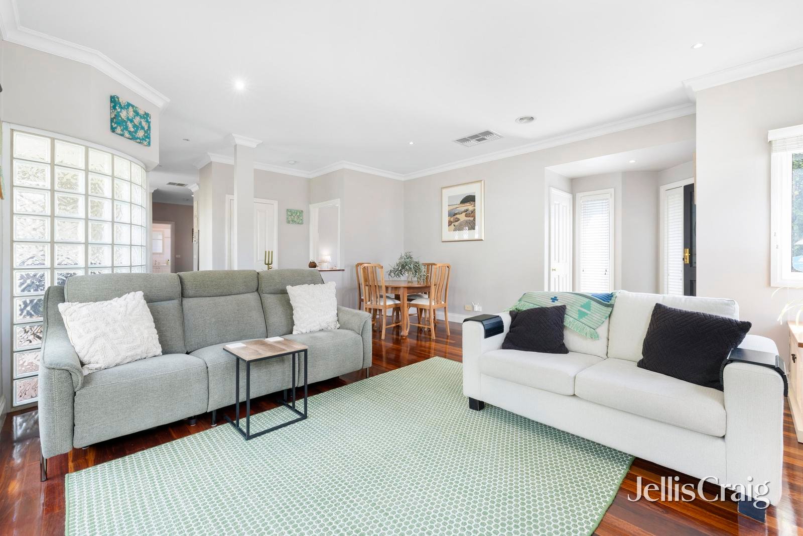 2/8 Fir Street, Blackburn image 2