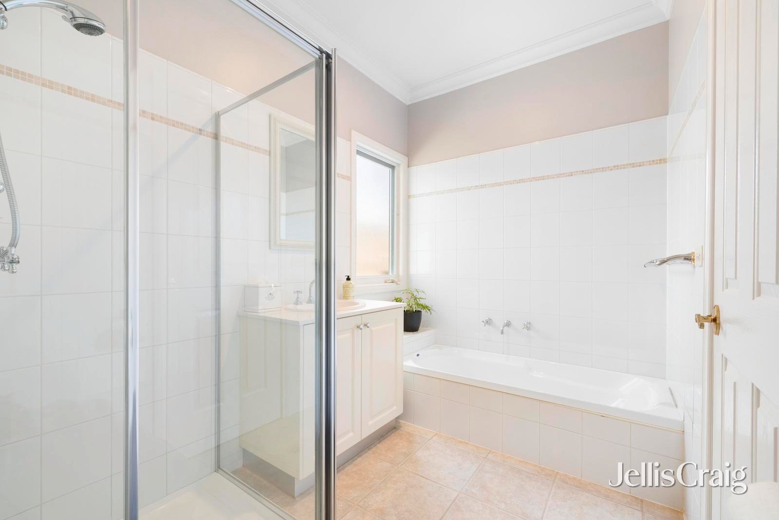 2/8 Fir Street, Blackburn image 10