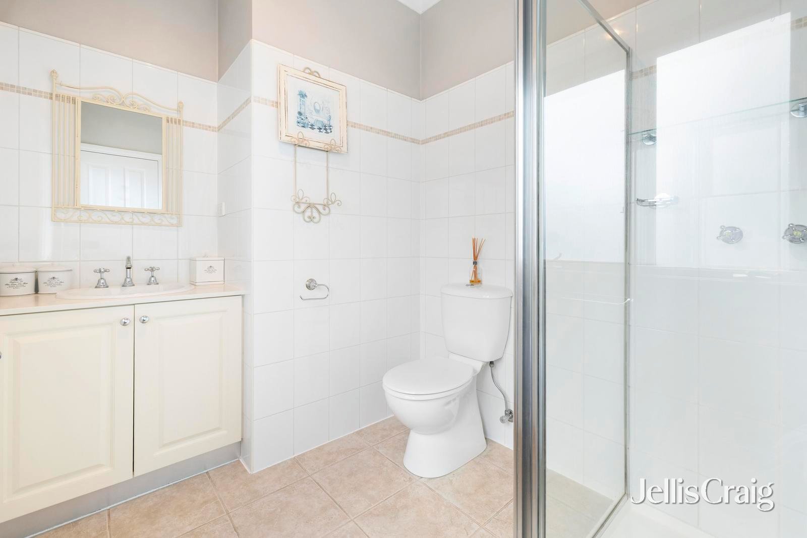 2/8 Fir Street, Blackburn image 12