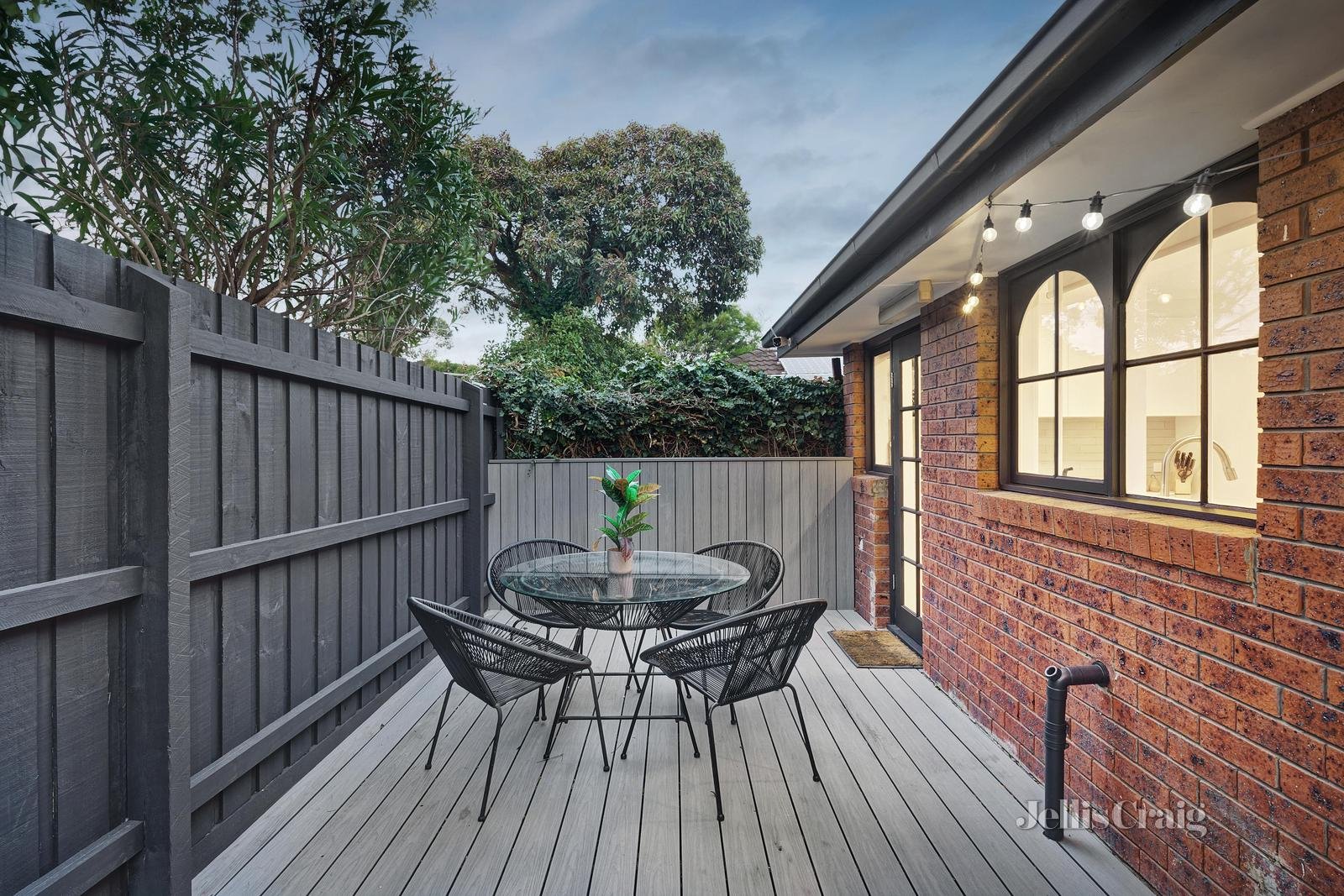 2/8 Florence Road, Surrey Hills image 6