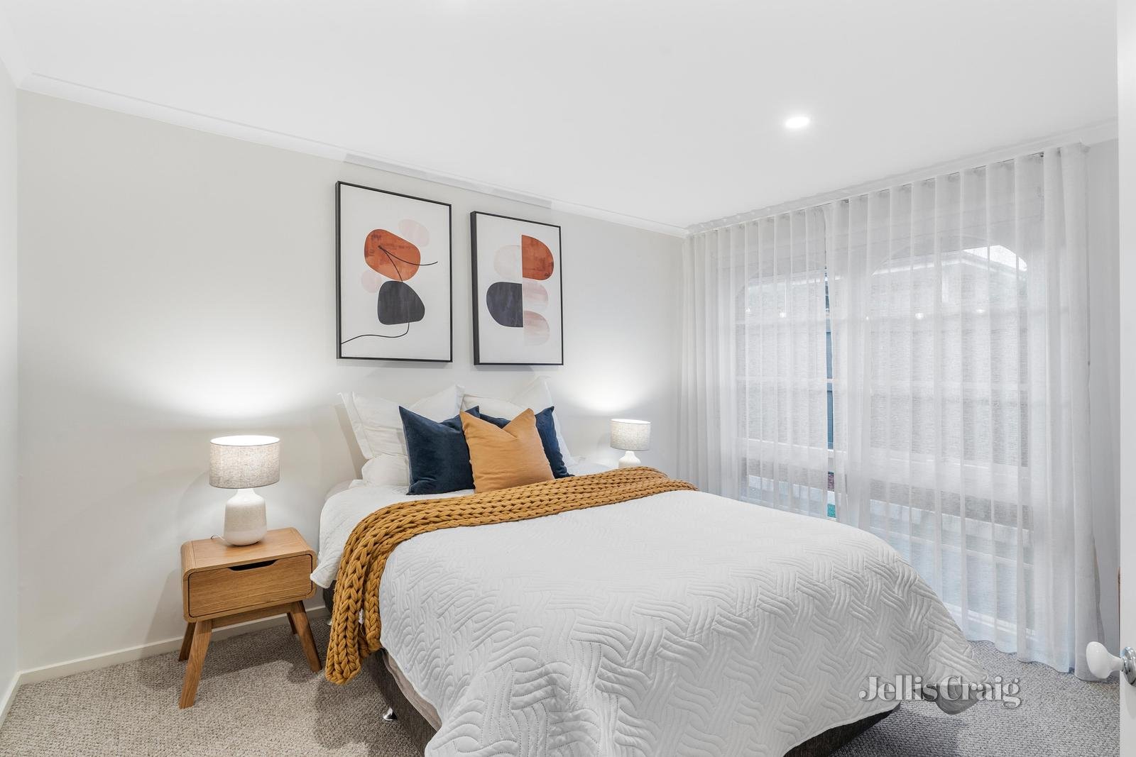 2/8 Florence Road, Surrey Hills image 7