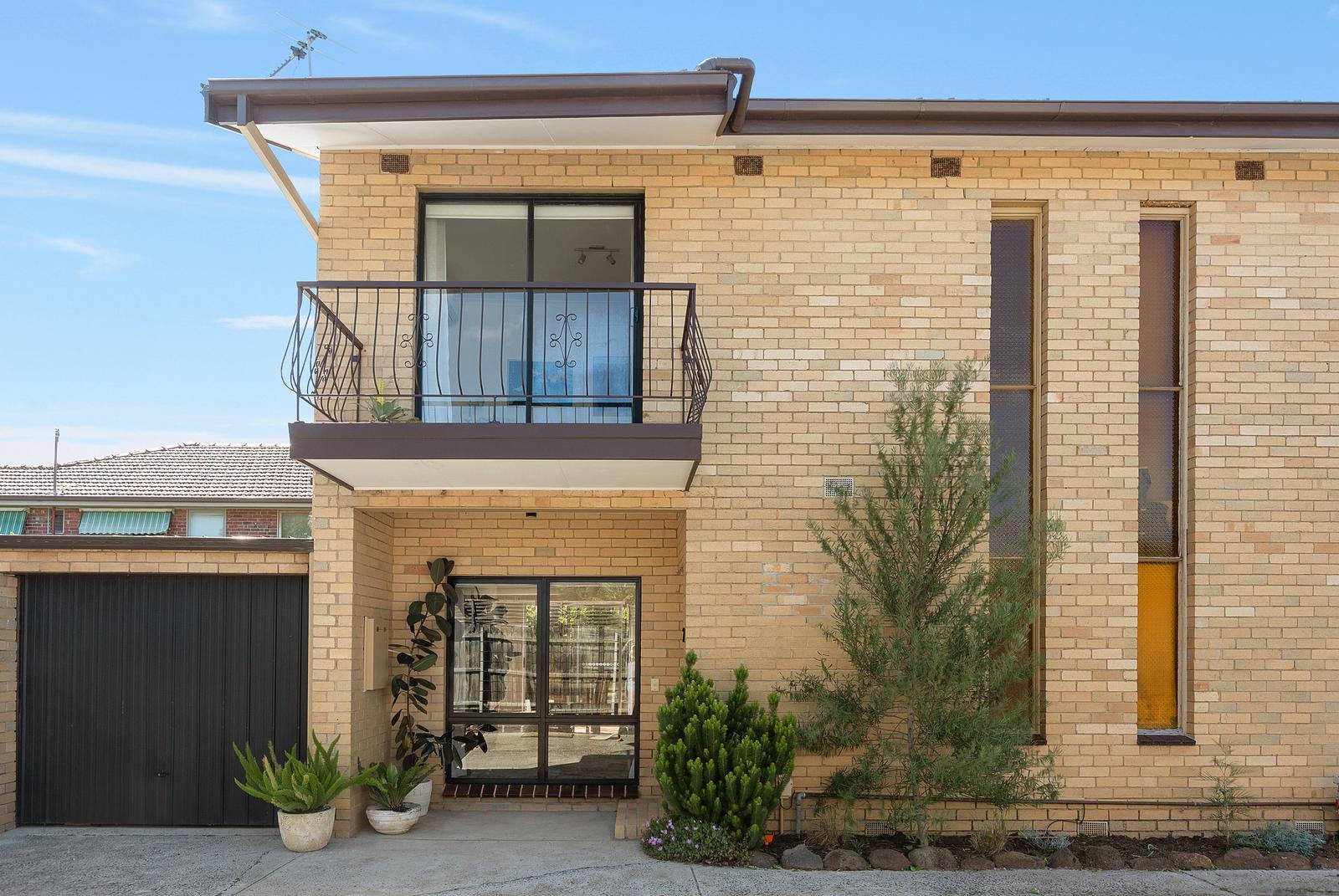 2/8 Florence Street, Mentone image 1