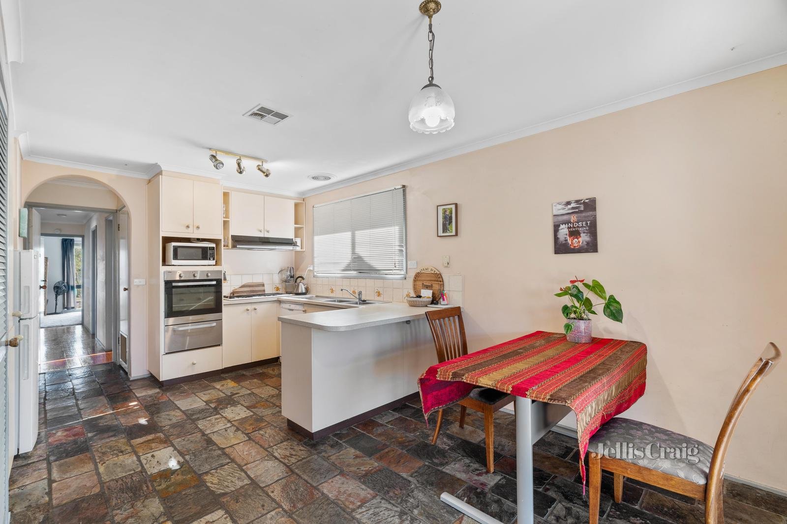 28 Franleigh Drive, Narre Warren image 4