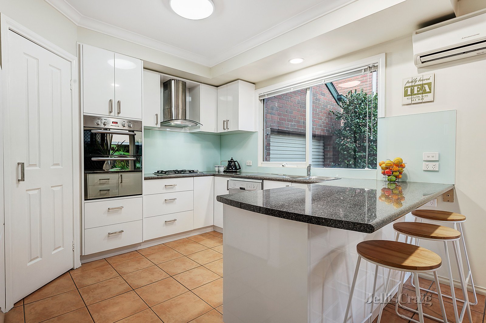 28 Grant Olson Avenue, Bulleen image 3
