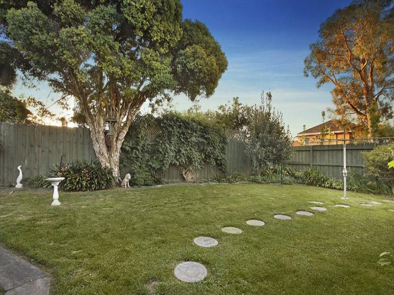 28 Grovedale Road, Surrey Hills image 8