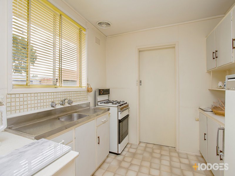 28 Gungarlan Drive, Keilor East image 2