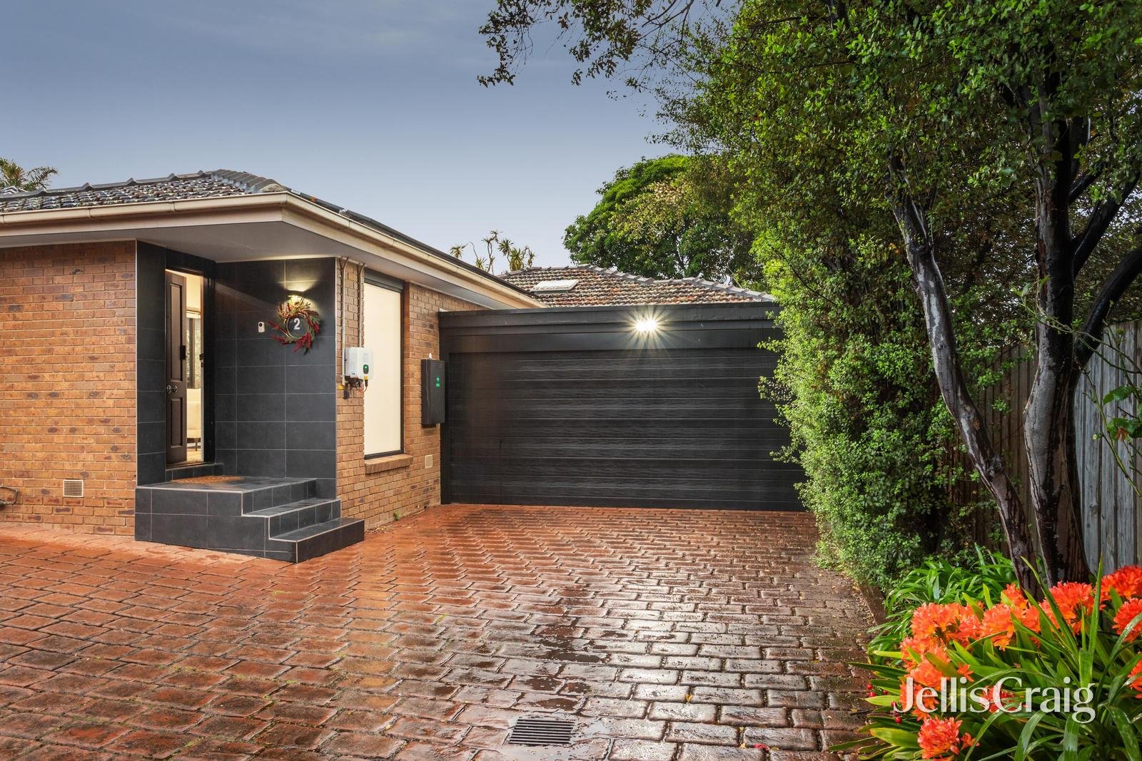 2/8 Hamilton Street, Kew East image 1
