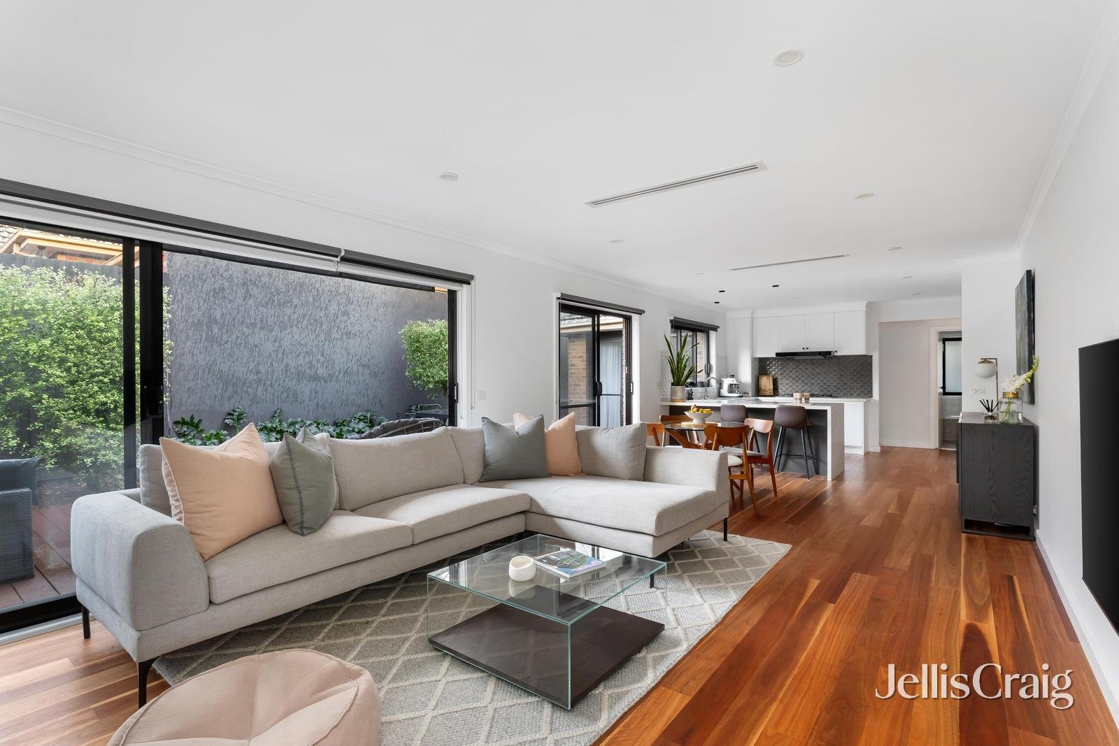 2/8 Hamilton Street, Kew East image 2