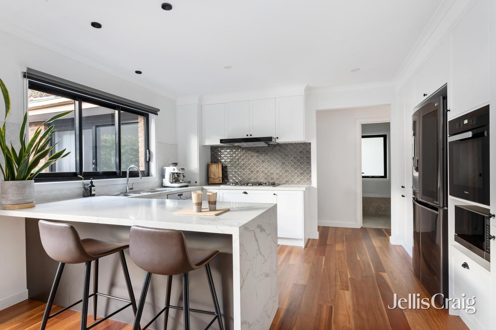 2/8 Hamilton Street, Kew East image 3