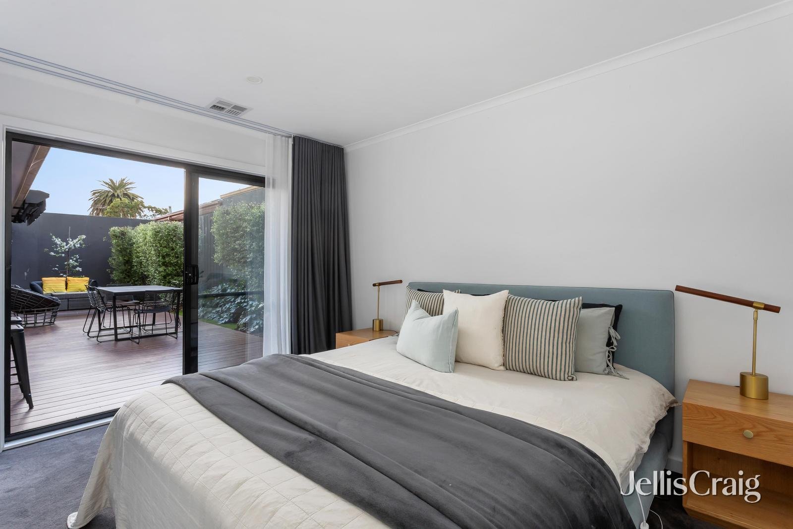 2/8 Hamilton Street, Kew East image 4