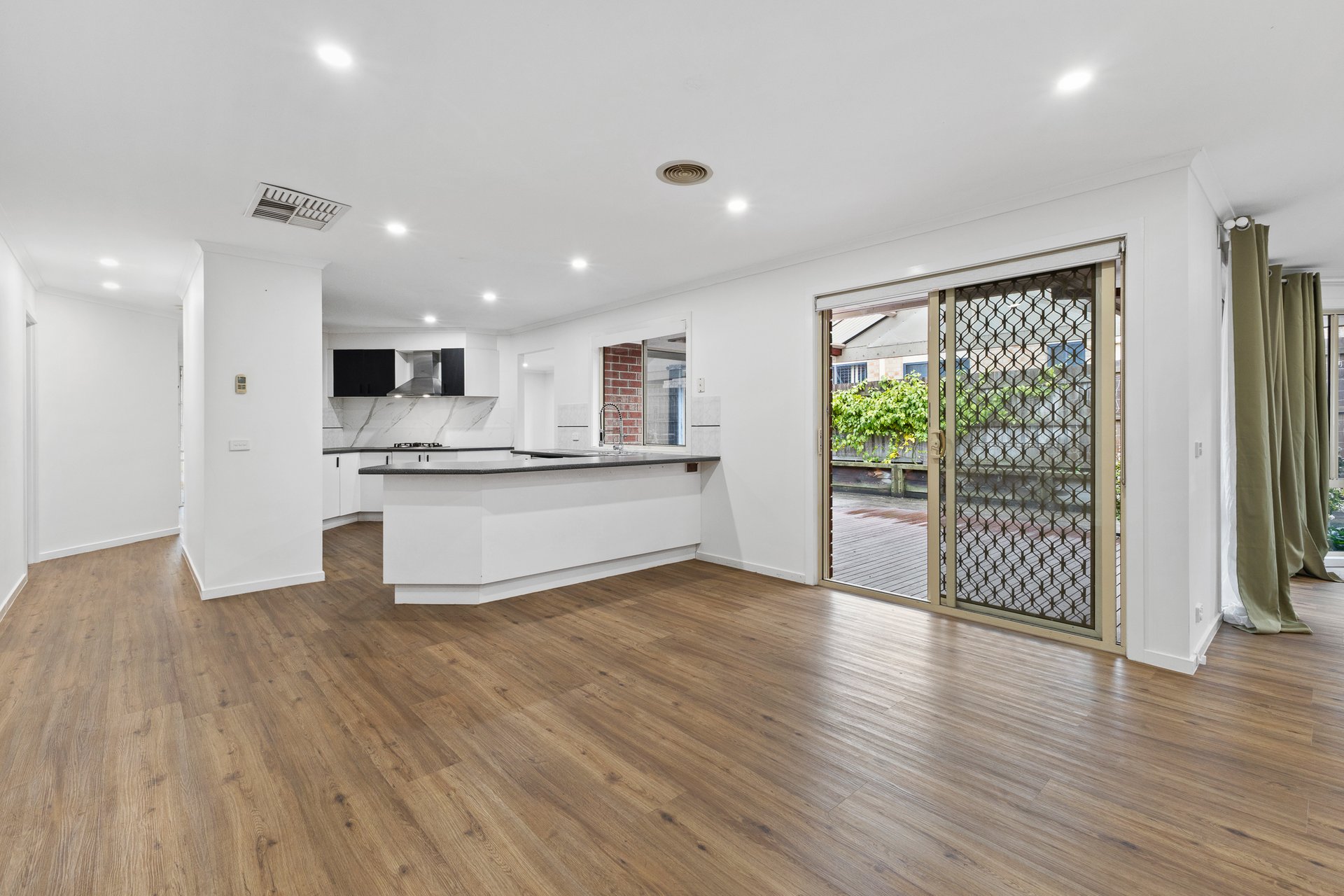 28 Hasluck Crescent, Lynbrook image 3