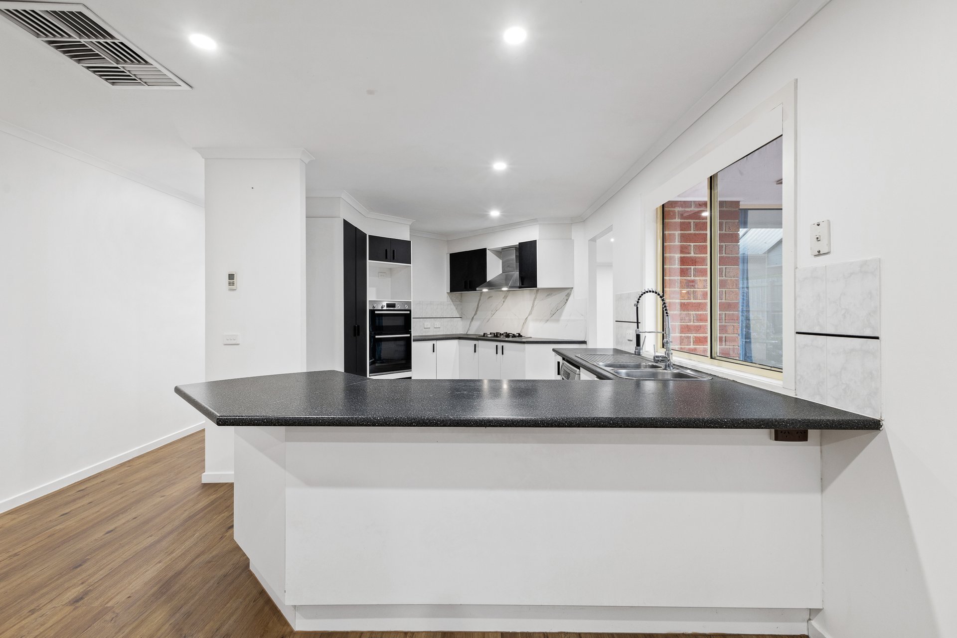 28 Hasluck Crescent, Lynbrook image 4