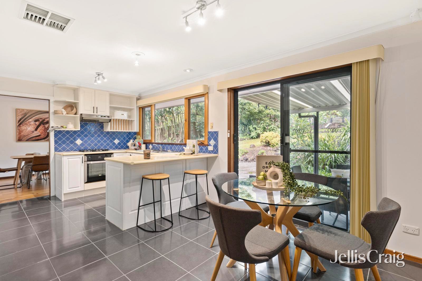 28 Hawkins Road, Montrose image 4