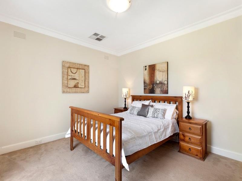28 Hertford Crescent, Balwyn image 5