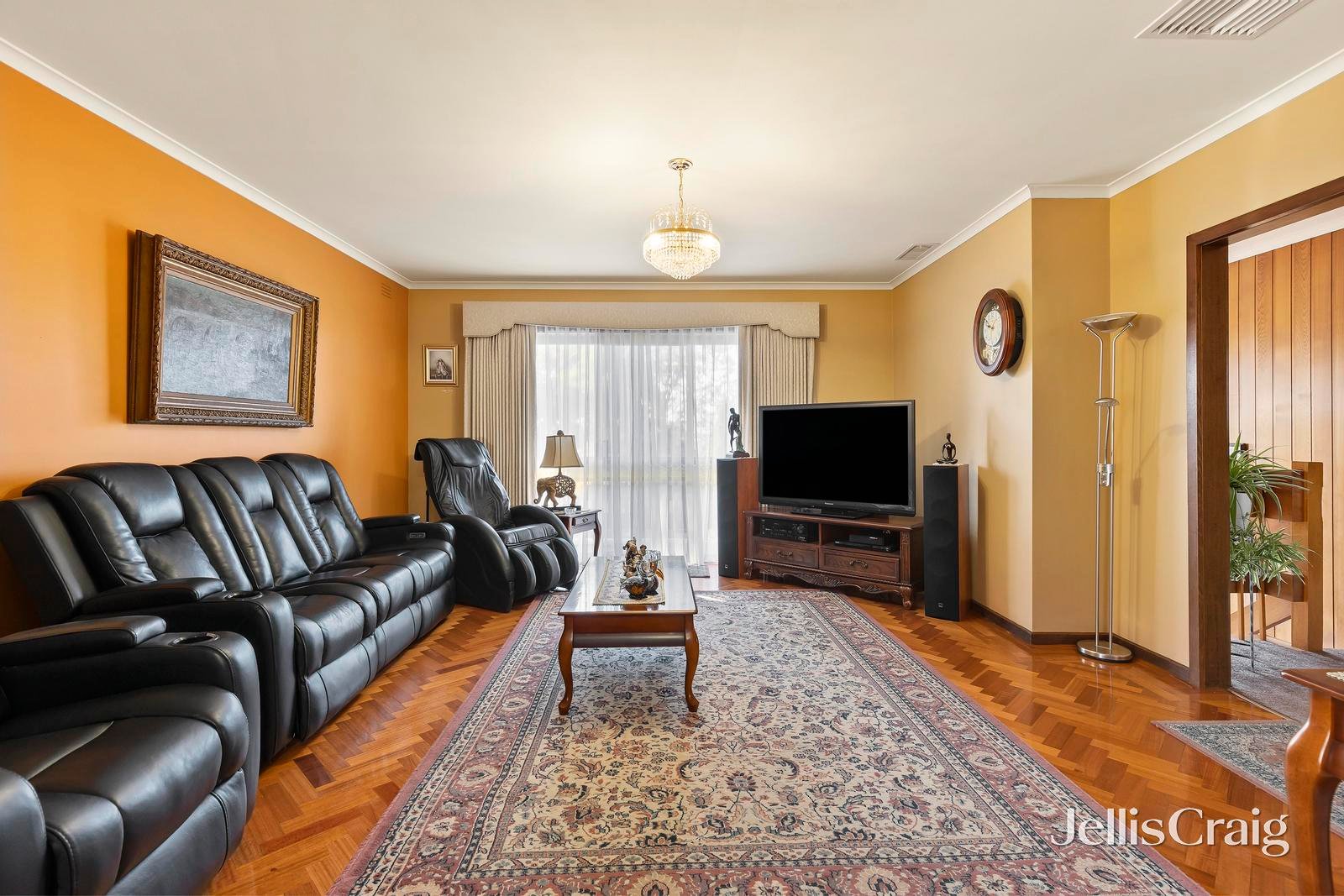28 Highland Avenue, Mitcham image 4