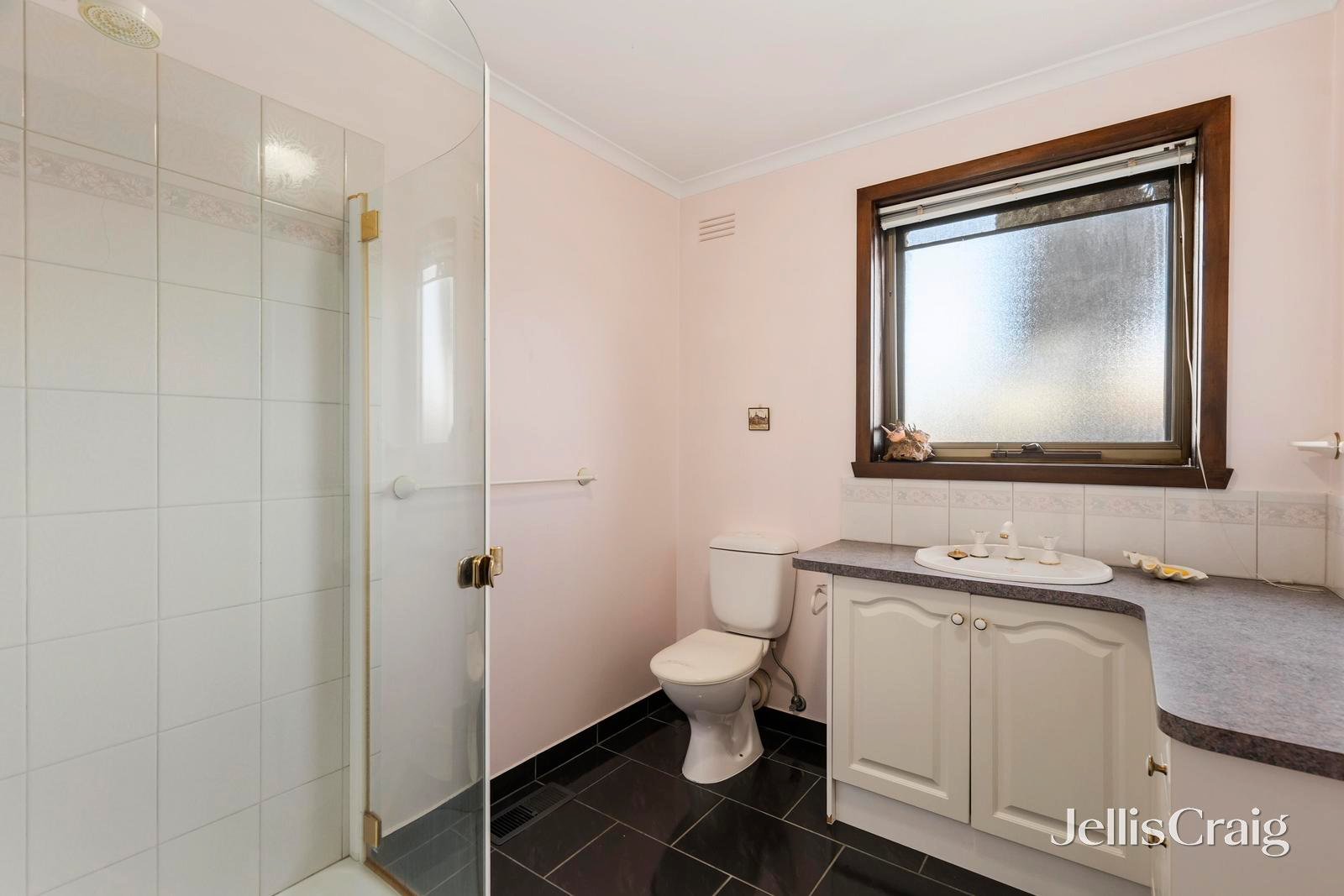 28 Highland Avenue, Mitcham image 8