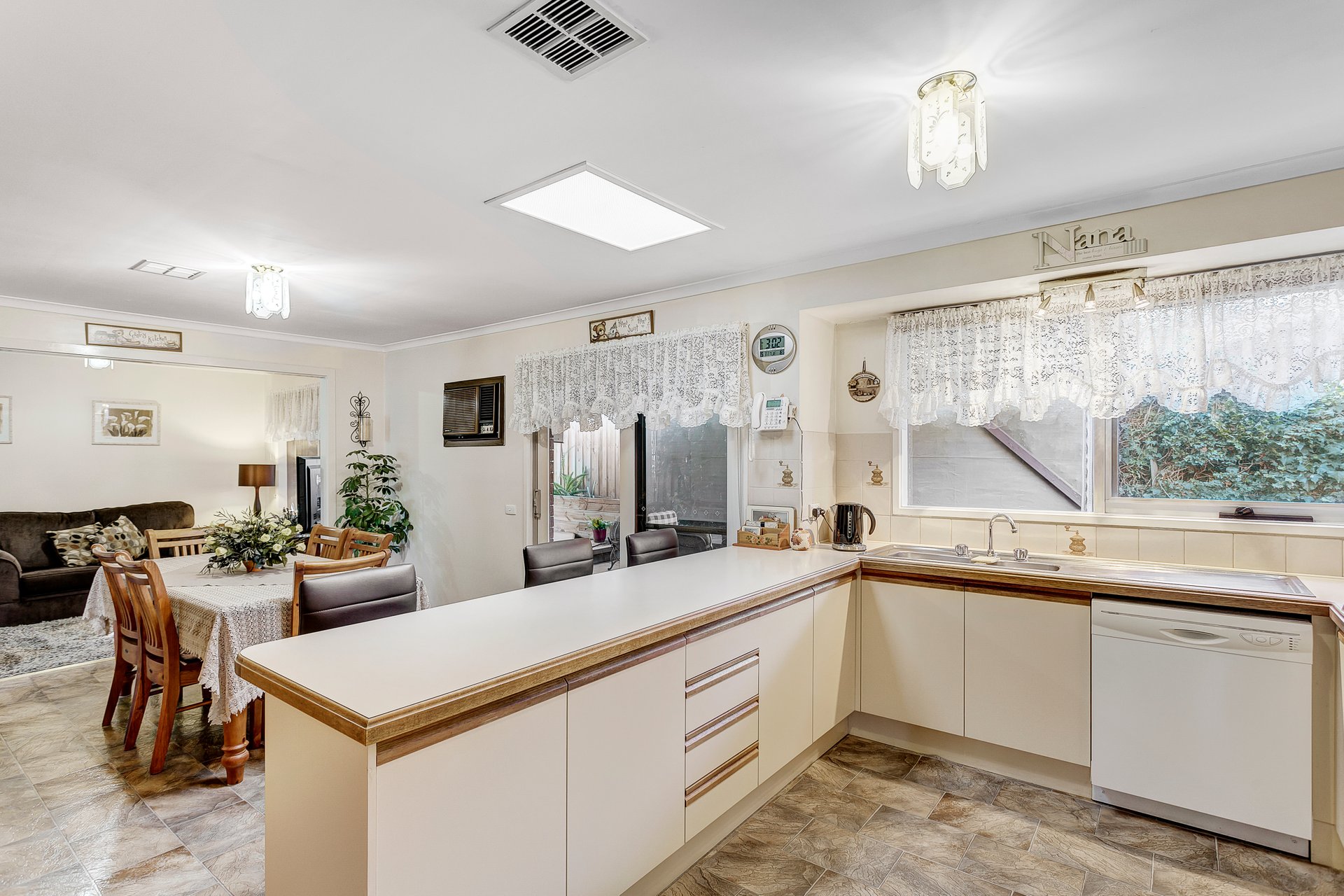 2/8 Hope Avenue, Donvale image 4