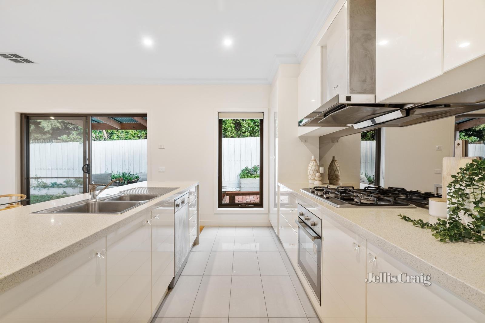 2/8 Horfield Avenue, Box Hill North image 5