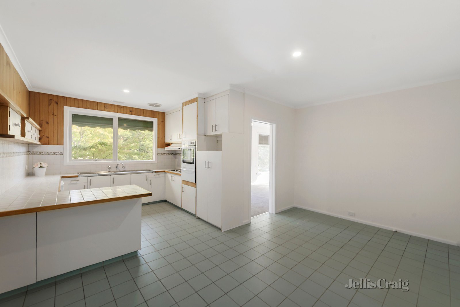 28 Howitt Drive, Templestowe Lower image 3