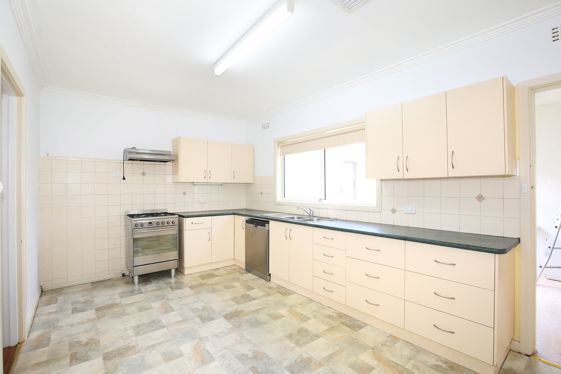 28 Jessop Street, Greensborough image 4