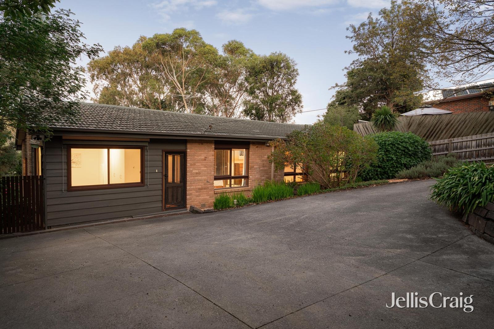 28 Kardinia Drive, Yallambie image 1