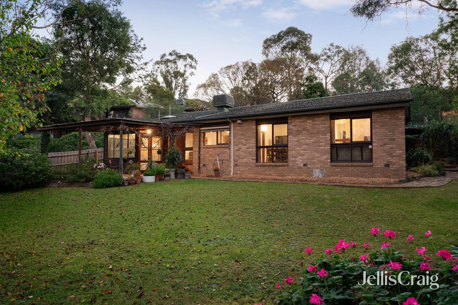 28 Kardinia Drive, Yallambie image 17